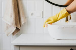 Cleaning Without Residue or Film