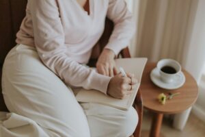 Cleaning Habits That Improve Indoor Comfort